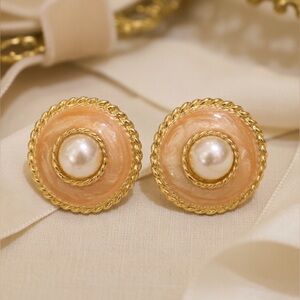 Vintage Gold Tone Peach Swirl Enamel Faux Pearl Round Earrings Cocktail Fashion